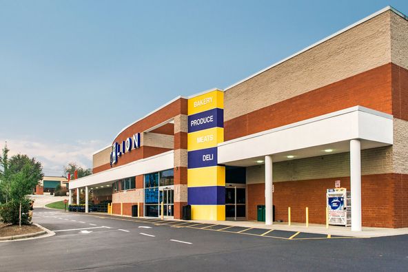 COLLEGE STATION SHOPPING CENTER: 100 College Station Dr, Brevard, NC 28712